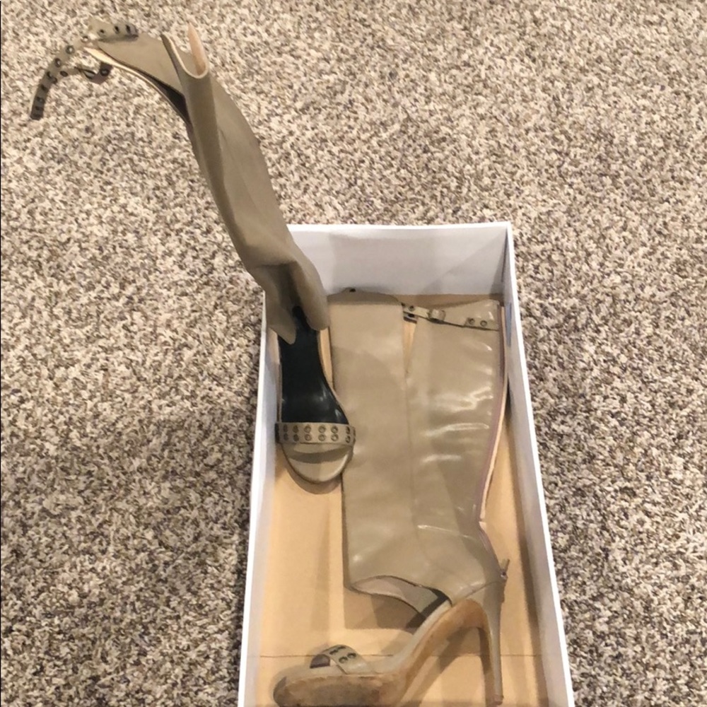 High heel - Picture 2 of 2